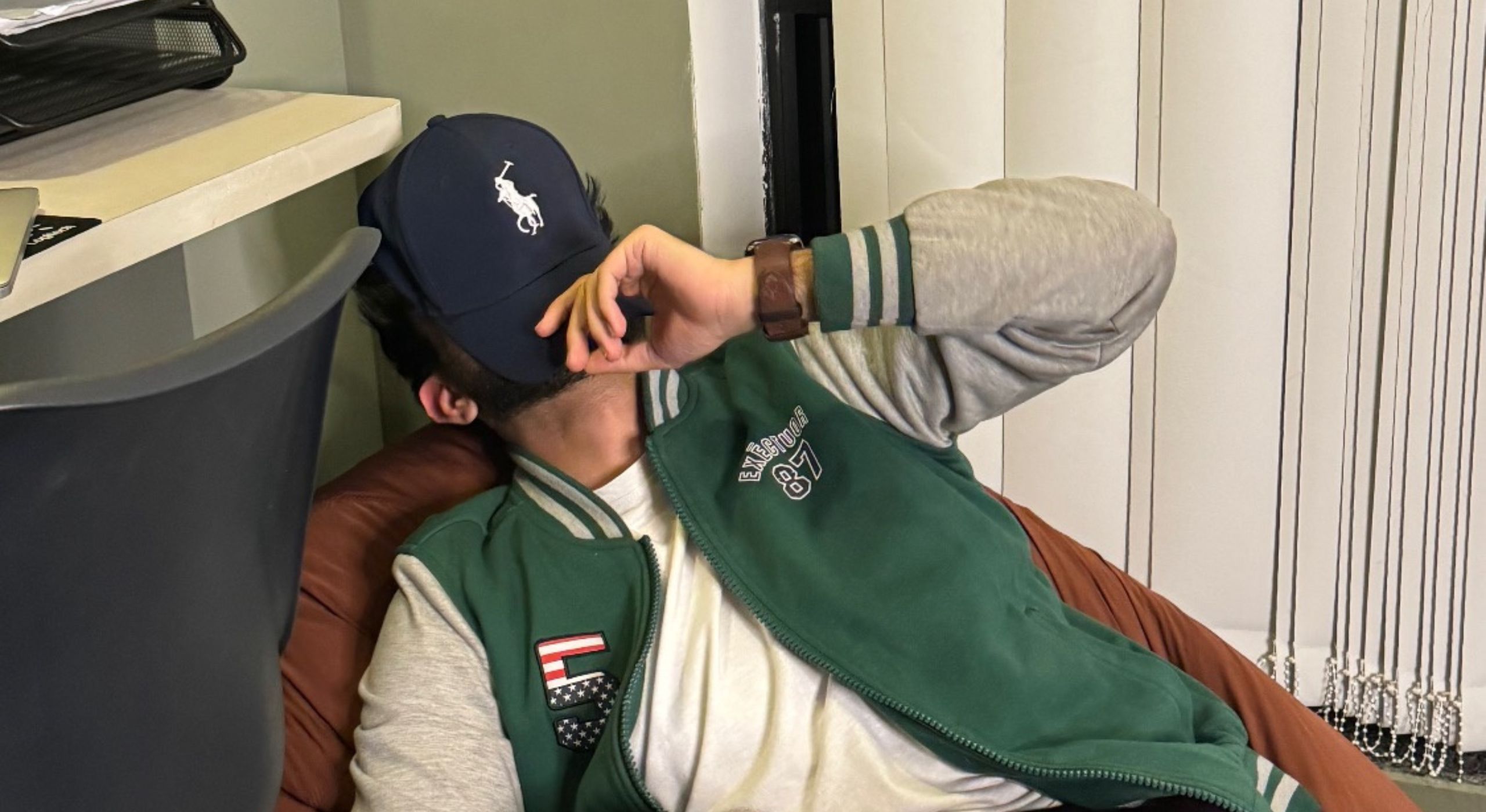 Long meeting table in a workshop room