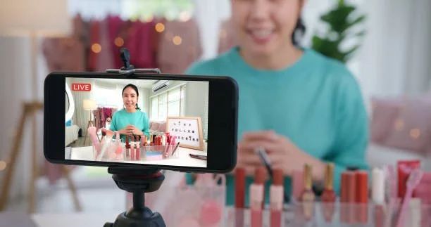 7 Merch Websites for YouTubers to Lead the Custom Merch Game 1 istockphoto 1345356975 612x612 1 1 1.jpg