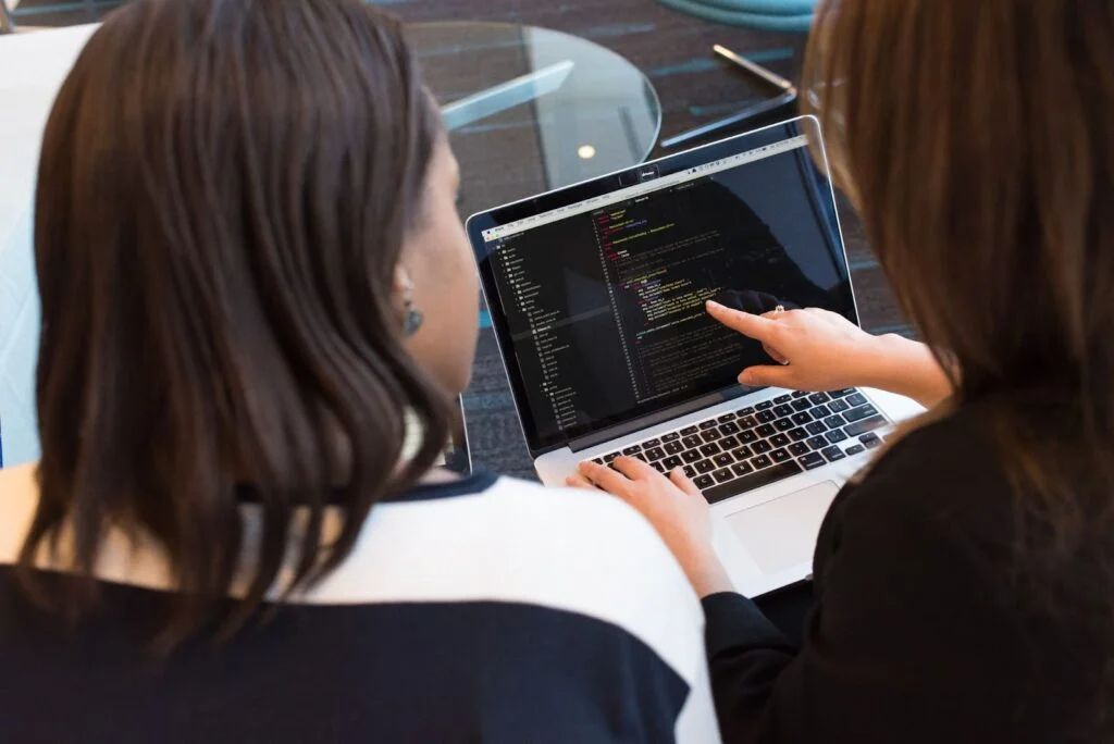A Successful Guide On Outsourcing Software Development 2 pexels christina morillo 1181263