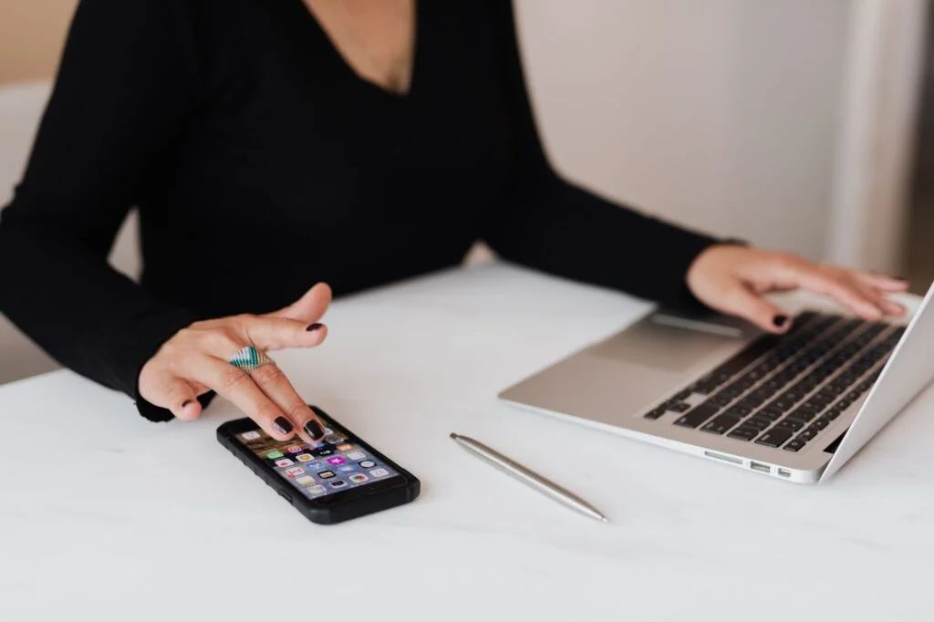 The Key Differences Between CIO VS CTO in 2024 2 pexels karolina grabowska 4467737